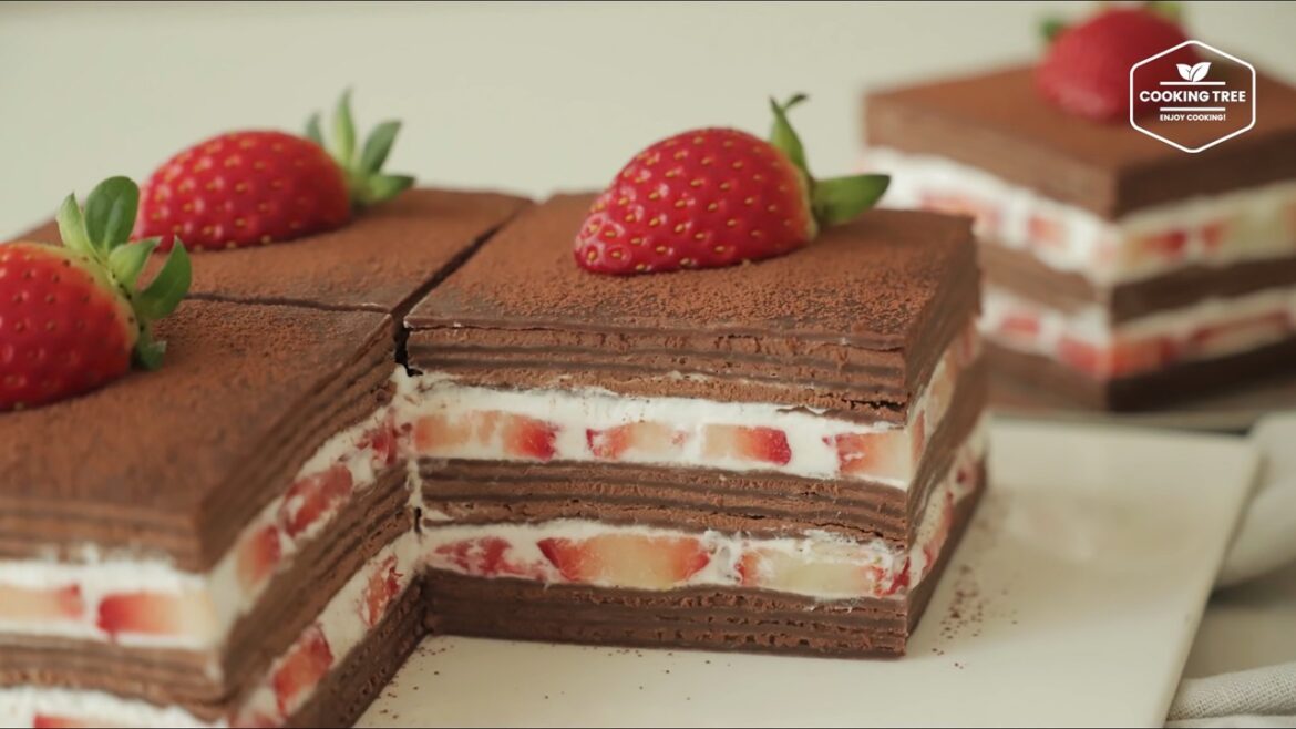 Gâteau aux crêpes au chocolat et aux fraises