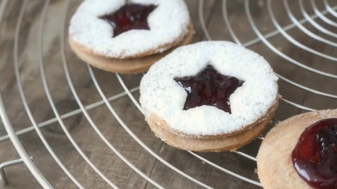Biscuits à la confiture de biscuits Linzer de Noël