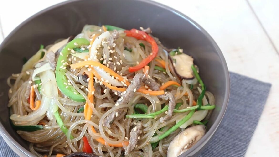 japchae Nouilles sautées au verre et légumes