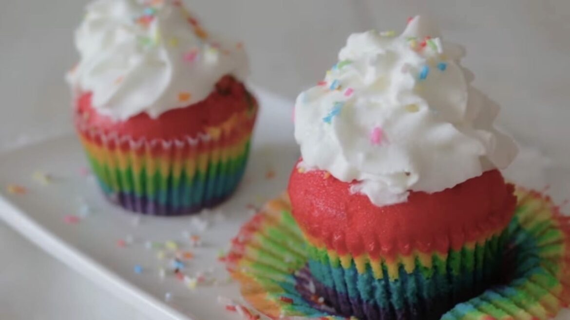 Cupcakes arc-en-ciel à la vanille