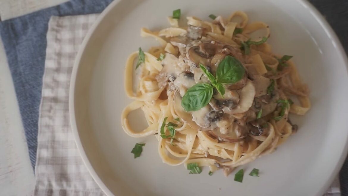 Pâtes à la Crème de Champignons (Pâtes Tagliatelles)