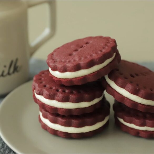 Biscuits Oreo en velours rouge