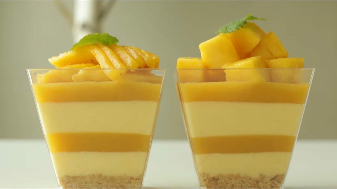 Gâteau mousse à la mangue avec fromage à la crème